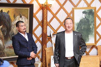 Уран зургийг, яруу найрагтай хослуулсан утга уянга, ухаарлын үзэсгэлэн нээлтээ хийлээ